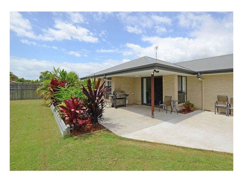 14 Ladbroke Cres, Urangan QLD 4655