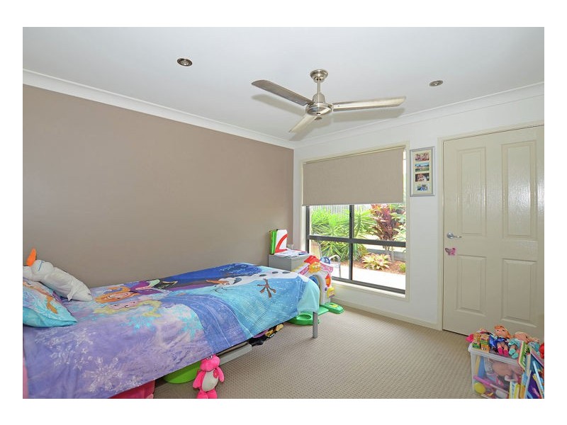 14 Ladbroke Cres, Urangan QLD 4655