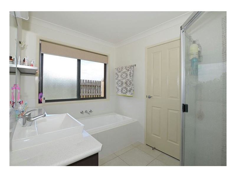 14 Ladbroke Cres, Urangan QLD 4655