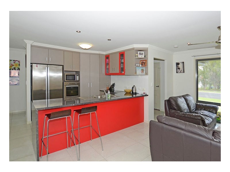 14 Ladbroke Cres, Urangan QLD 4655
