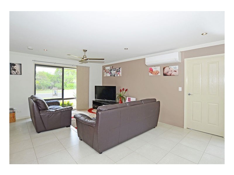 14 Ladbroke Cres, Urangan QLD 4655