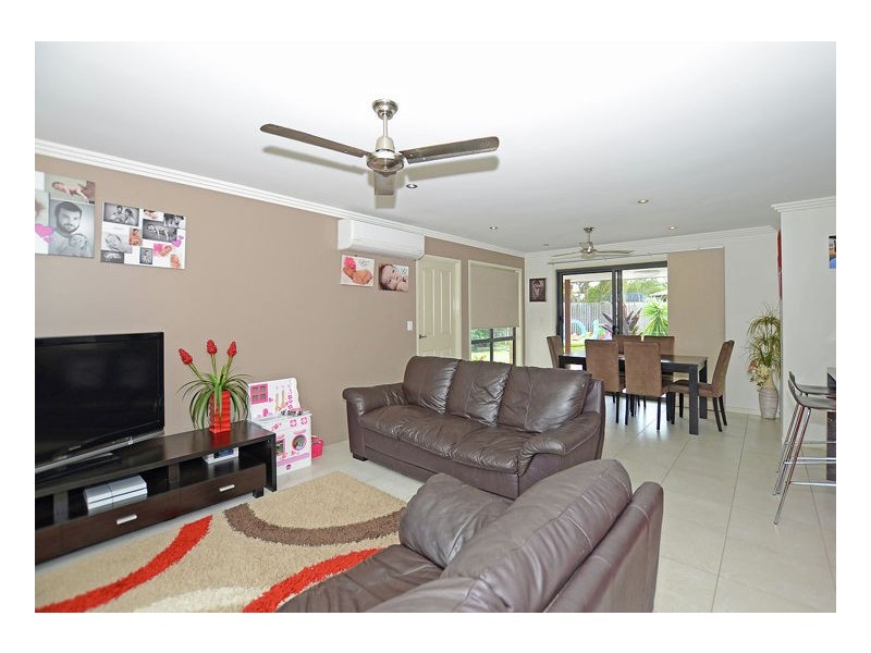 14 Ladbroke Cres, Urangan QLD 4655