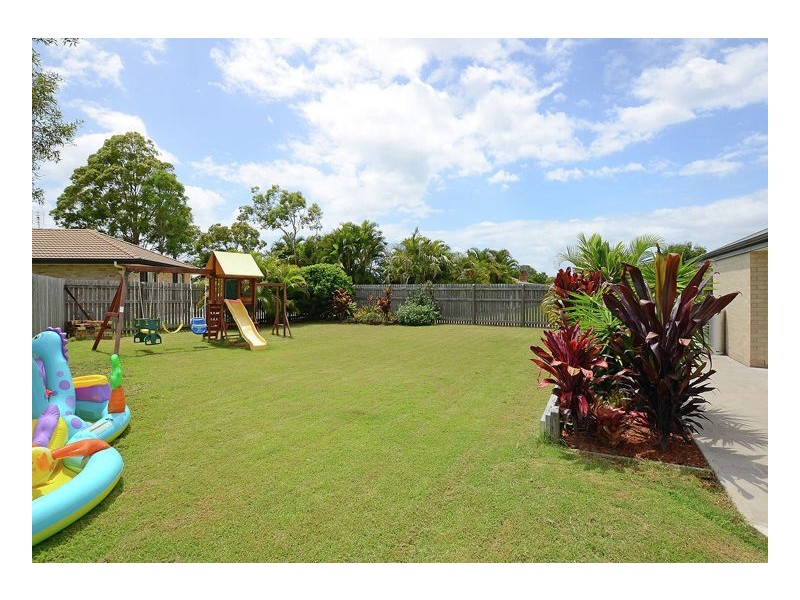 14 Ladbroke Cres, Urangan QLD 4655