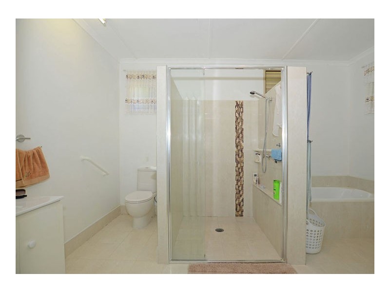 100 Boundary Rd, Urangan QLD 4655