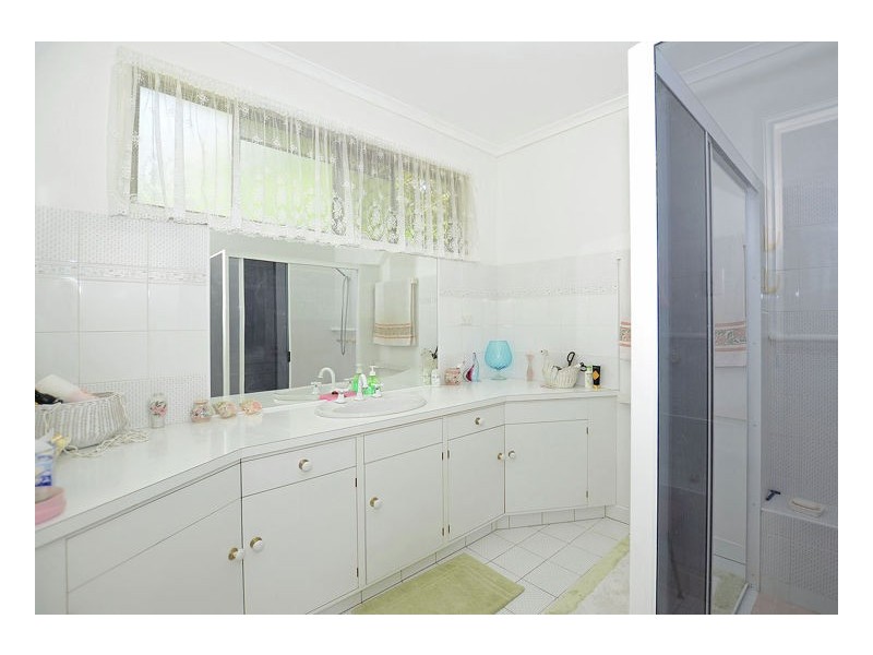 100 Boundary Rd, Urangan QLD 4655