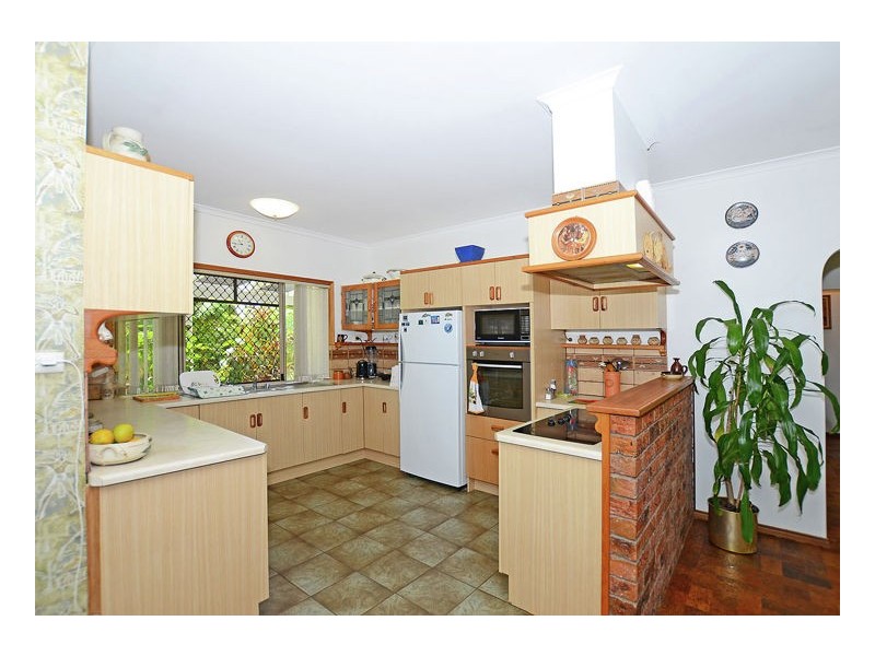 100 Boundary Rd, Urangan QLD 4655