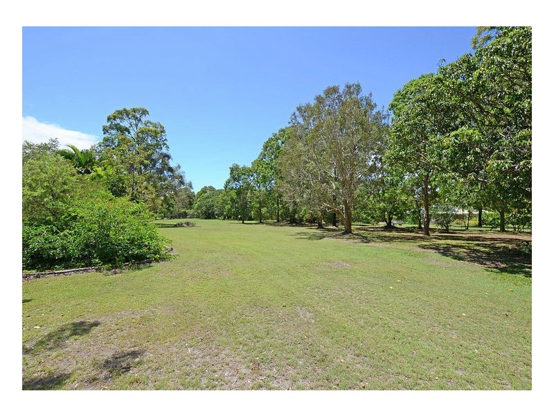 100 Boundary Rd, Urangan QLD 4655