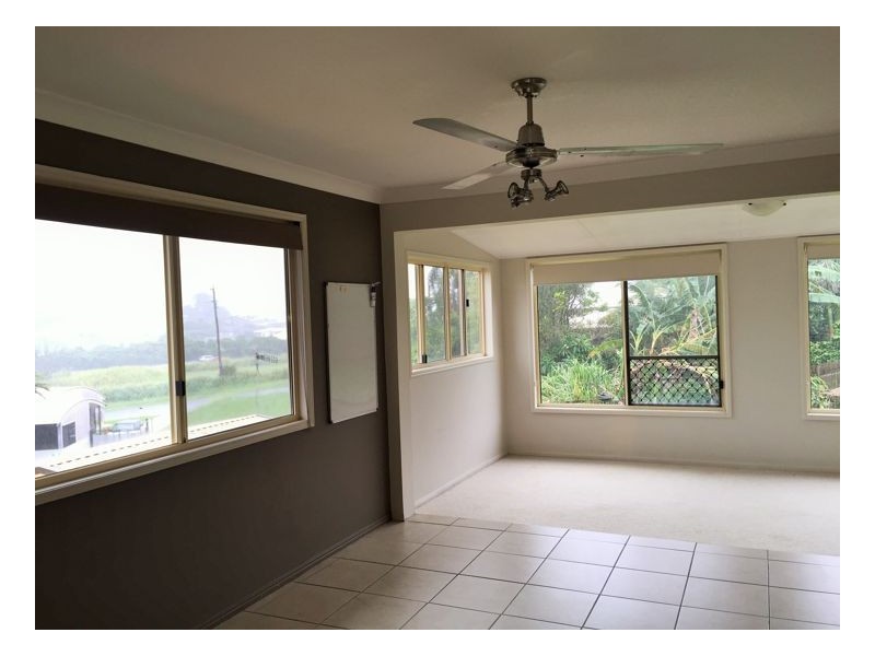 12 Crawford Drive, Dundowran QLD 4655