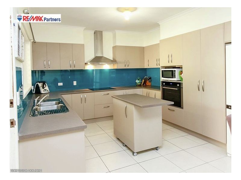 37 Bruce Street, Torquay QLD 4655