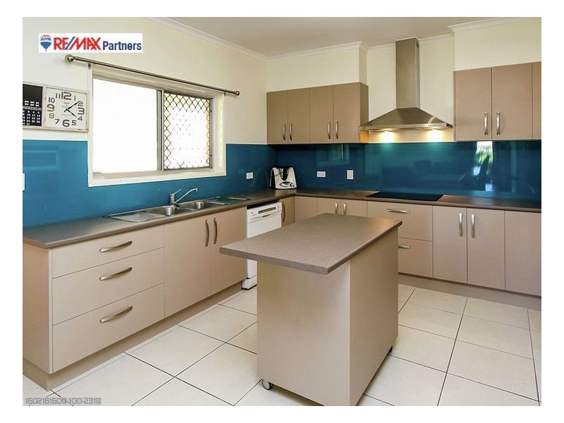 37 Bruce Street, Torquay QLD 4655