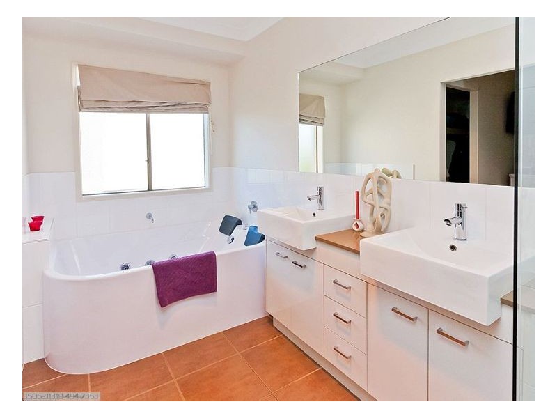 21 Heathland Ave, Wondunna QLD 4655