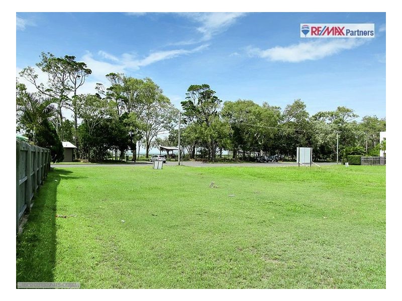 512 Charlton Esplanade, Urangan QLD 4655