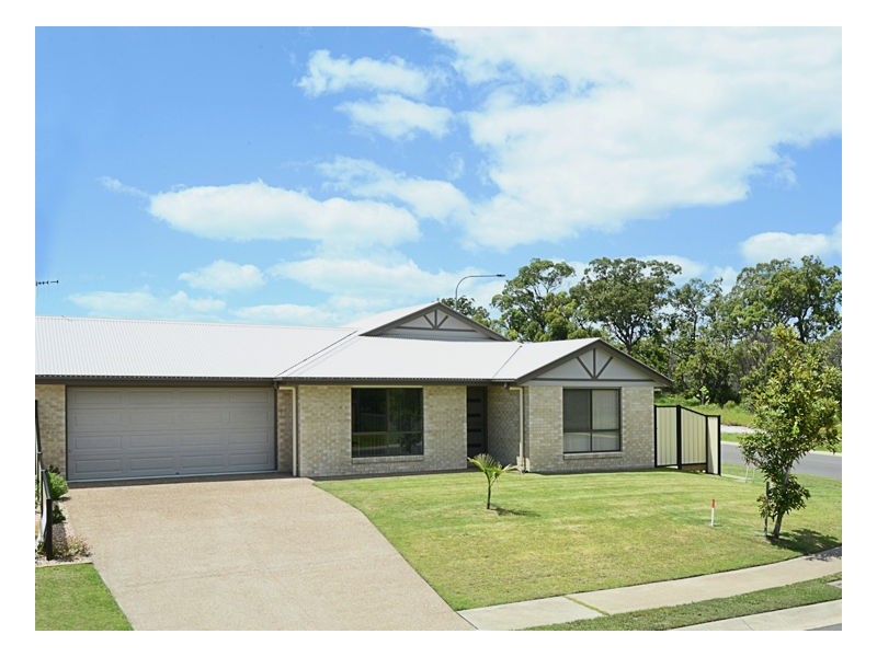 2/1 Lucas Drive, Burrum Heads QLD 4659