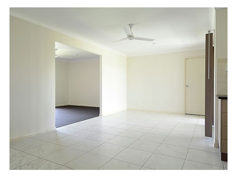 2/1 Lucas Drive, Burrum Heads QLD 4659