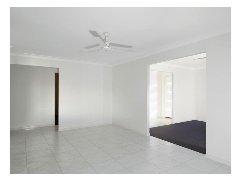 2/1 Lucas Drive, Burrum Heads QLD 4659