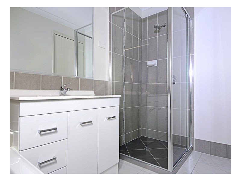 2/1 Lucas Drive, Burrum Heads QLD 4659