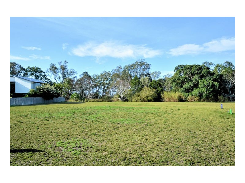 2 Sea Beach Way, Toogoom QLD 4655