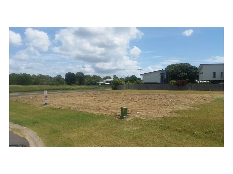 2 Sea Beach Way, Toogoom QLD 4655