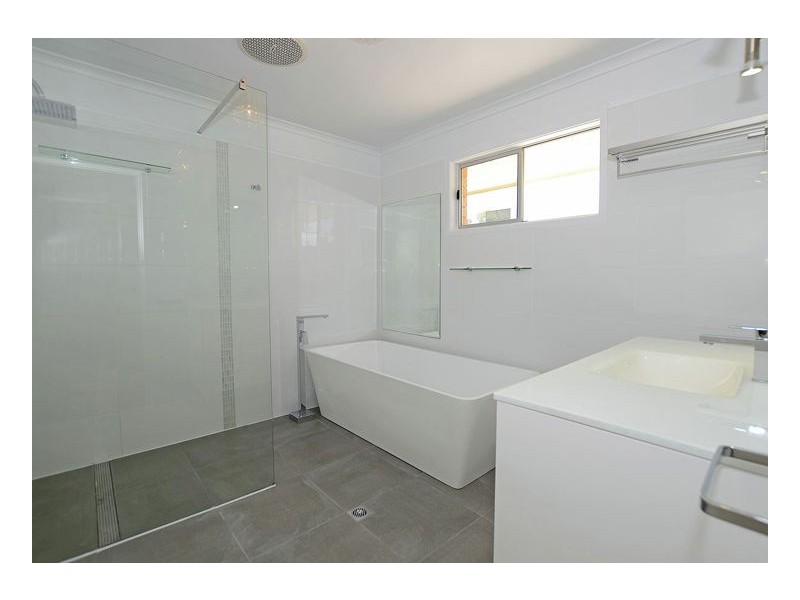 33 Holiday Pde, Scarness QLD 4655