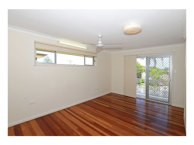 33 Holiday Pde, Scarness QLD 4655
