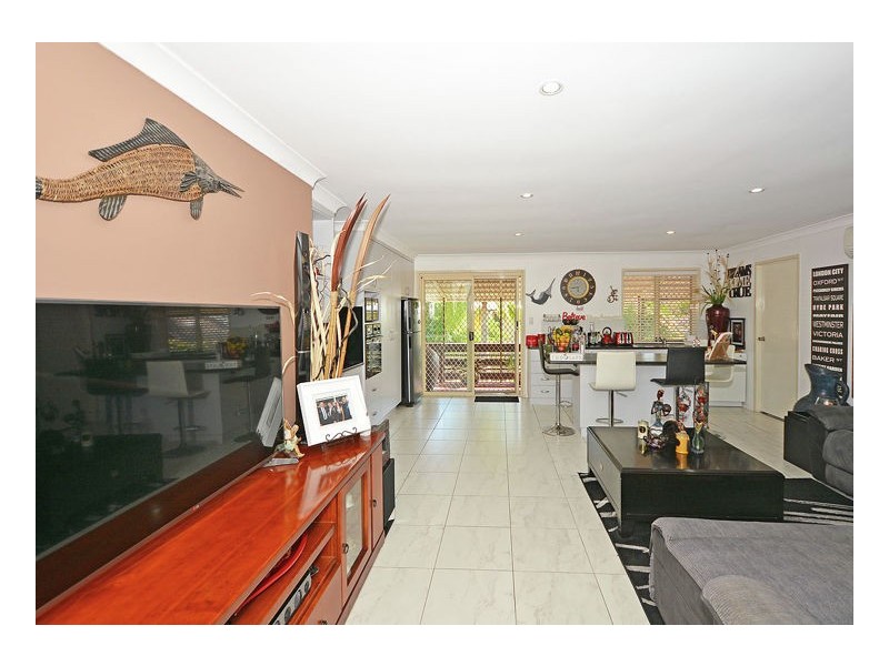 60 Hillcrest Ave, Scarness QLD 4655