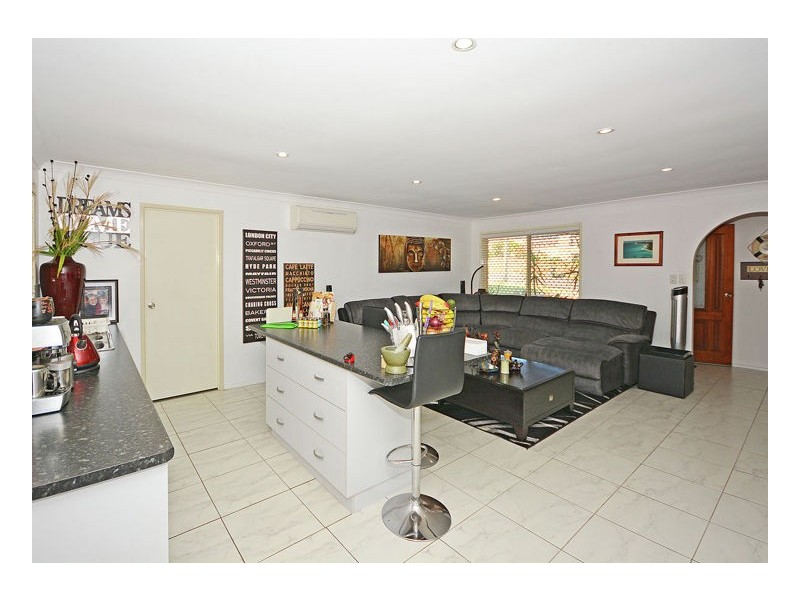 60 Hillcrest Ave, Scarness QLD 4655