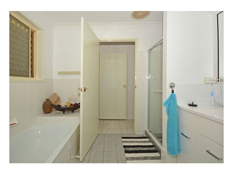 60 Hillcrest Ave, Scarness QLD 4655
