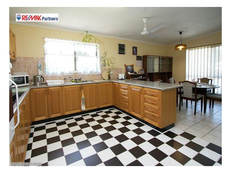 9 Riley Street, Urangan QLD 4655