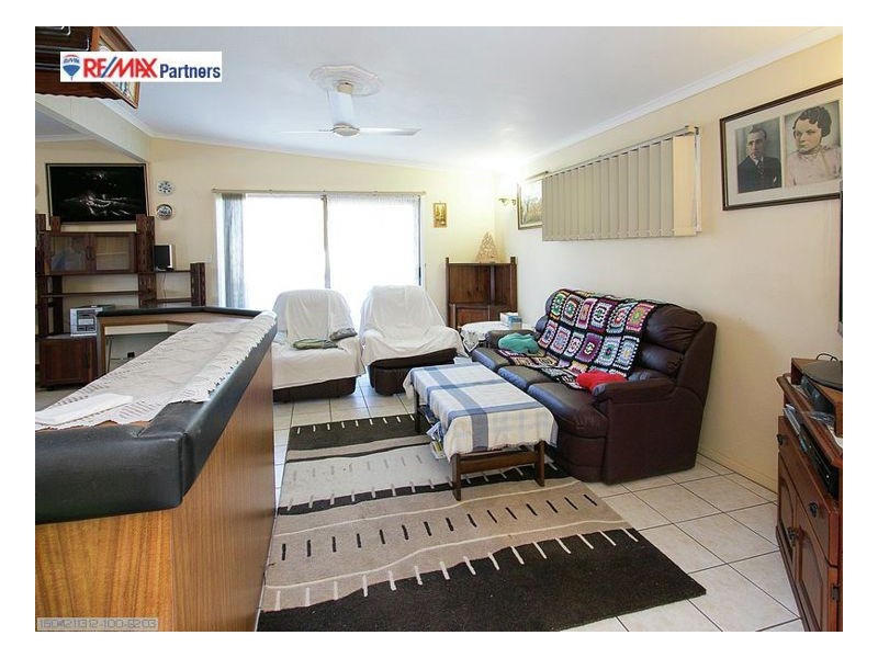 9 Riley Street, Urangan QLD 4655