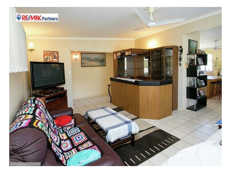 9 Riley Street, Urangan QLD 4655