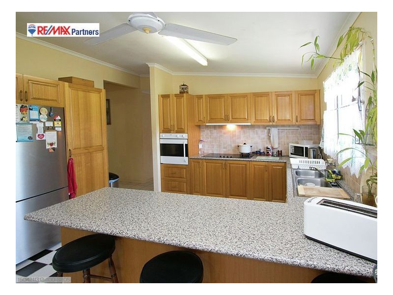 9 Riley Street, Urangan QLD 4655