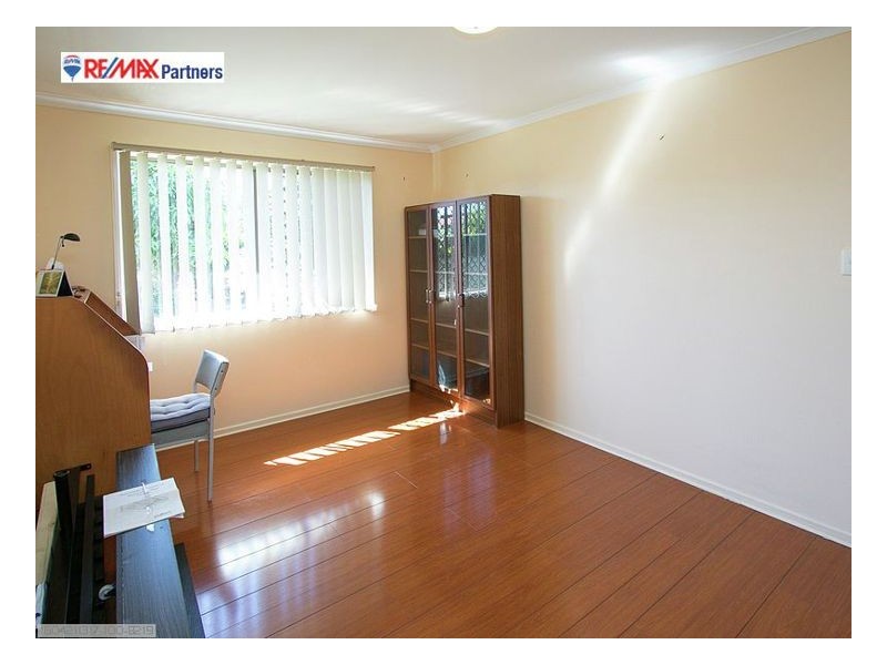 9 Riley Street, Urangan QLD 4655