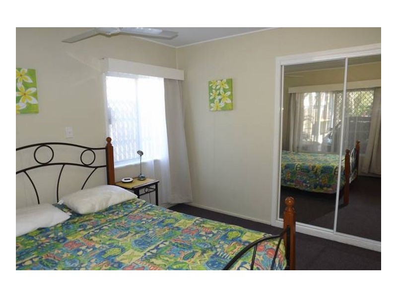 443-444 Esplanade, Torquay QLD 4655