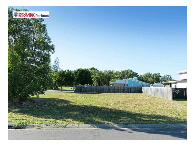 2 Wave Court, Toogoom QLD 4655