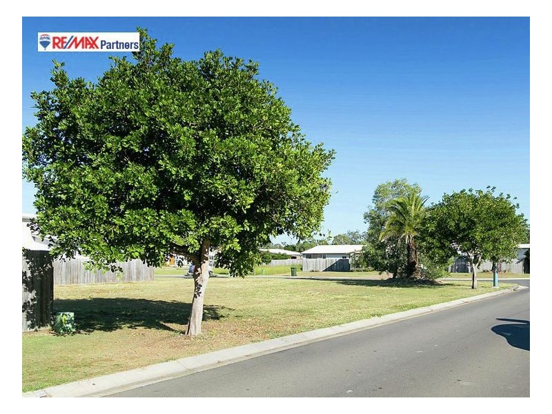 2 Wave Court, Toogoom QLD 4655