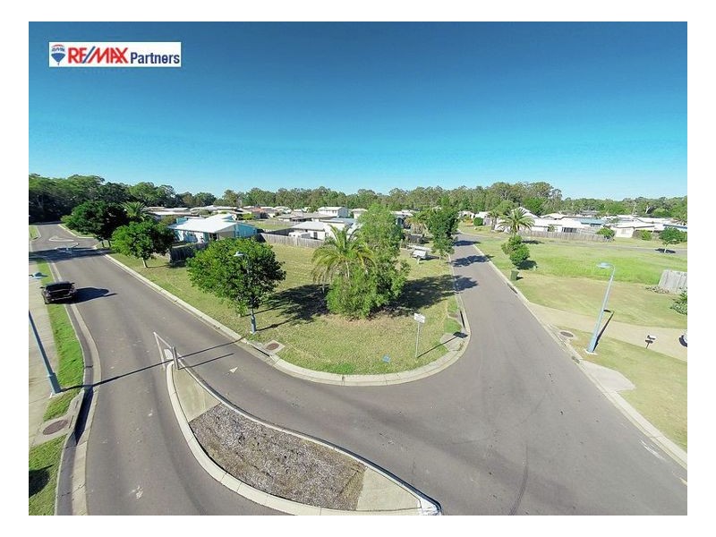 2 Wave Court, Toogoom QLD 4655