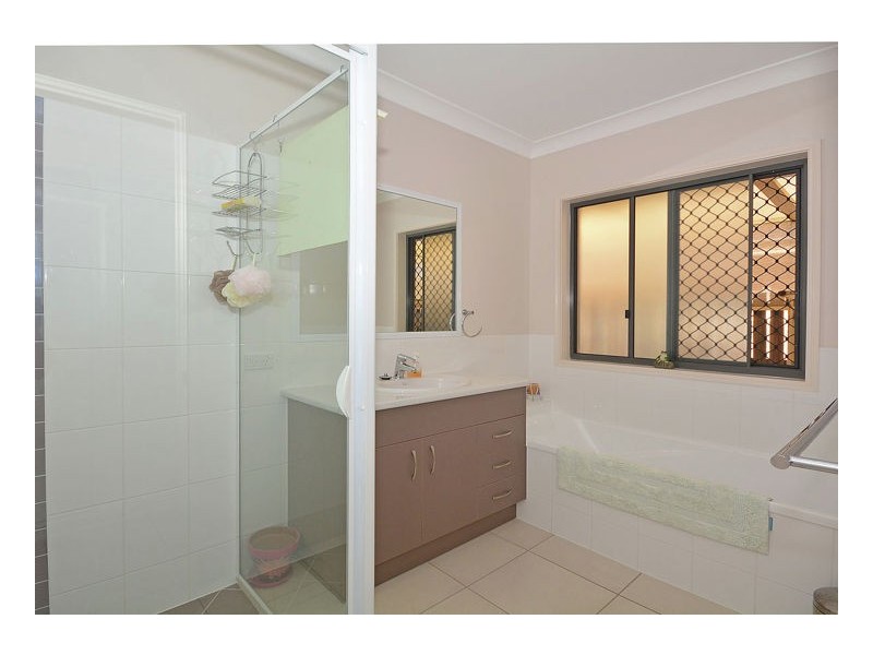 5 Lancaster Circuit, Urraween QLD 4655