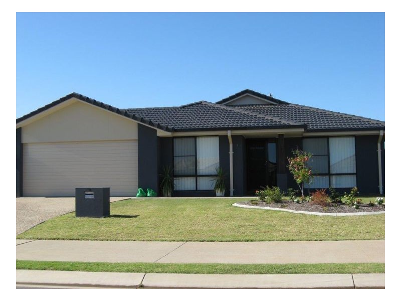 8 Endeavour Way, Eli Waters QLD 4655