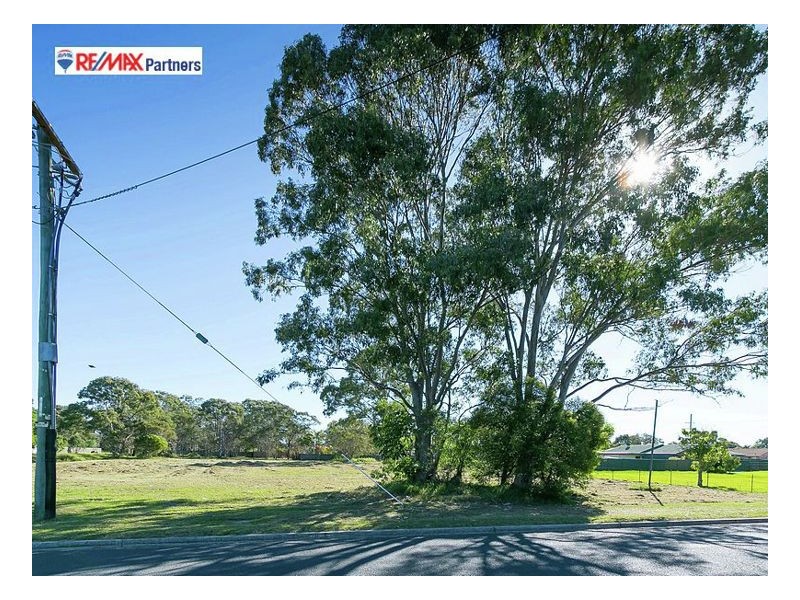 90 Urangan St, Torquay QLD 4655