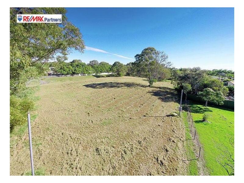 90 Urangan St, Torquay QLD 4655