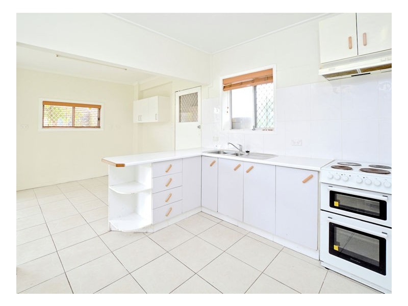 30 Saunders Street, Point Vernon QLD 4655