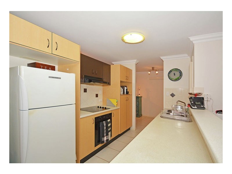 2/1 Daintree Dr, Urangan QLD 4655