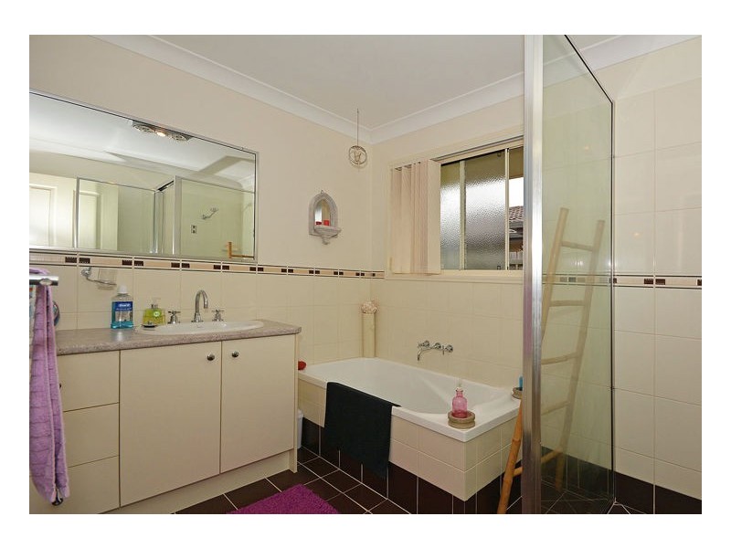 2/1 Daintree Dr, Urangan QLD 4655