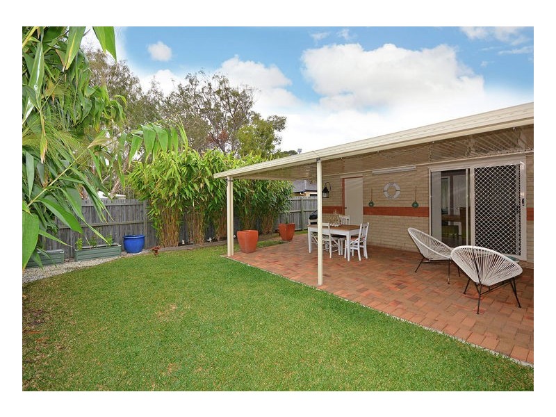 2/1 Daintree Dr, Urangan QLD 4655