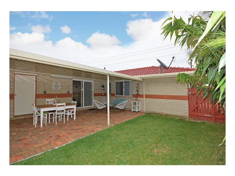 2/1 Daintree Dr, Urangan QLD 4655