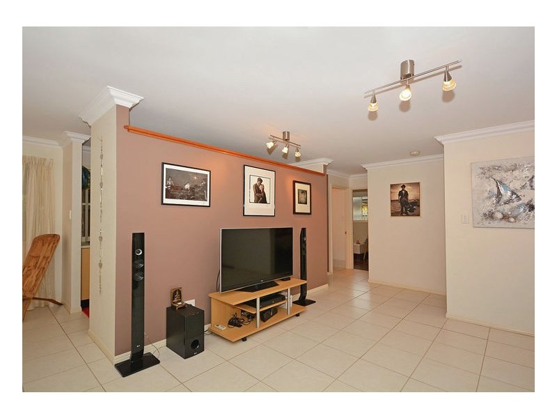 2/1 Daintree Dr, Urangan QLD 4655