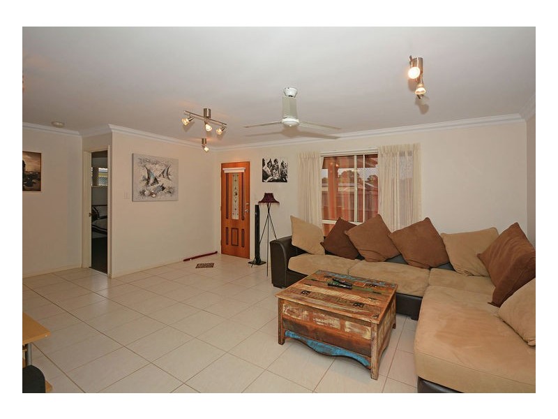 2/1 Daintree Dr, Urangan QLD 4655