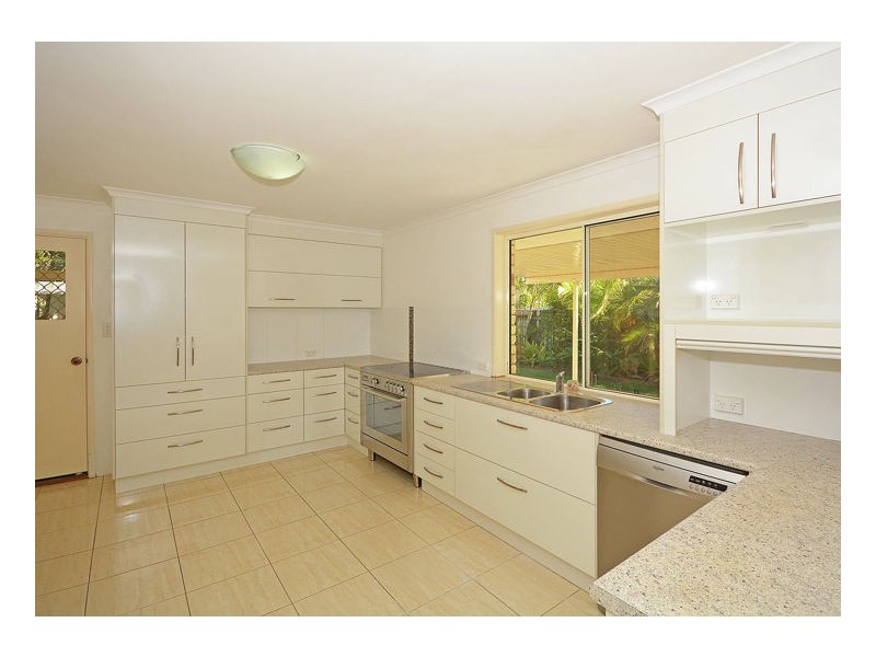 17 Poinciana Cres, Kawungan QLD 4655