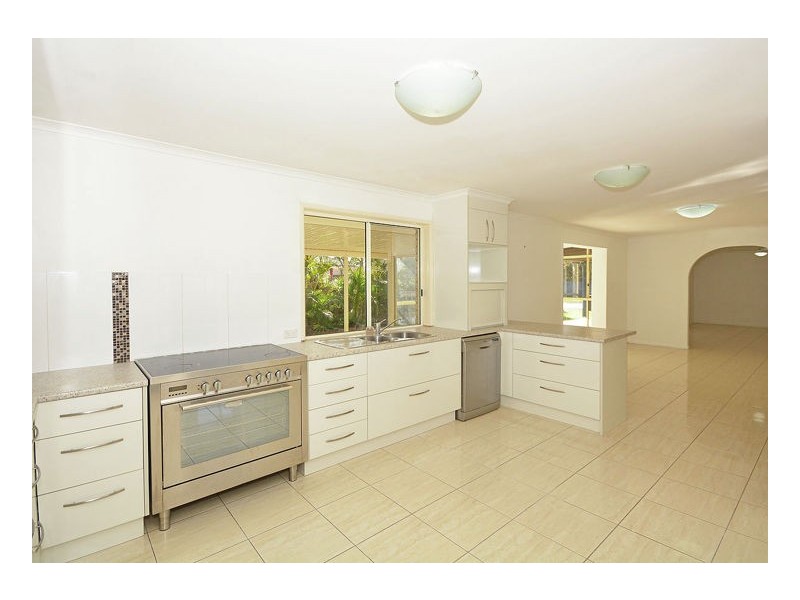 17 Poinciana Cres, Kawungan QLD 4655