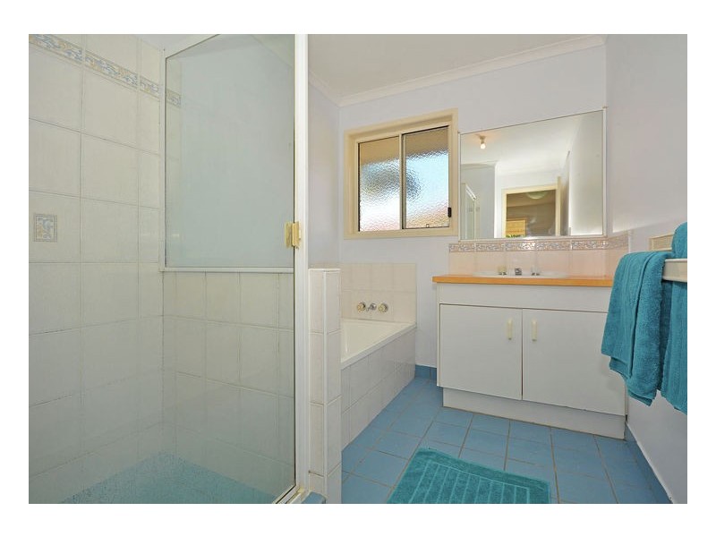 17 Poinciana Cres, Kawungan QLD 4655